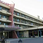 Ambassador - Free Parking 3* غولدن ساندز