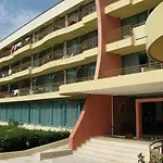 Ambassador - Free Parking غولدن ساندز