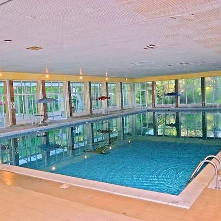 Ambassador - Free Parking Hotel