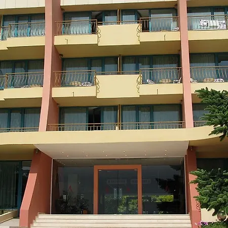 Ambassador - Free Parking Hotel