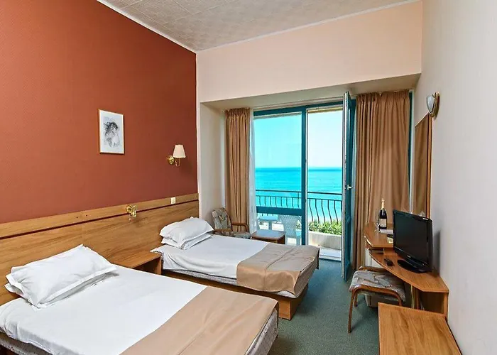 Hotel Ambassador - Free Parking Hotel