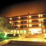 Ambassador - Free Parking Hotel