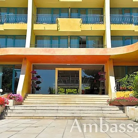 Ambassador - Free Parking Hotell 3*